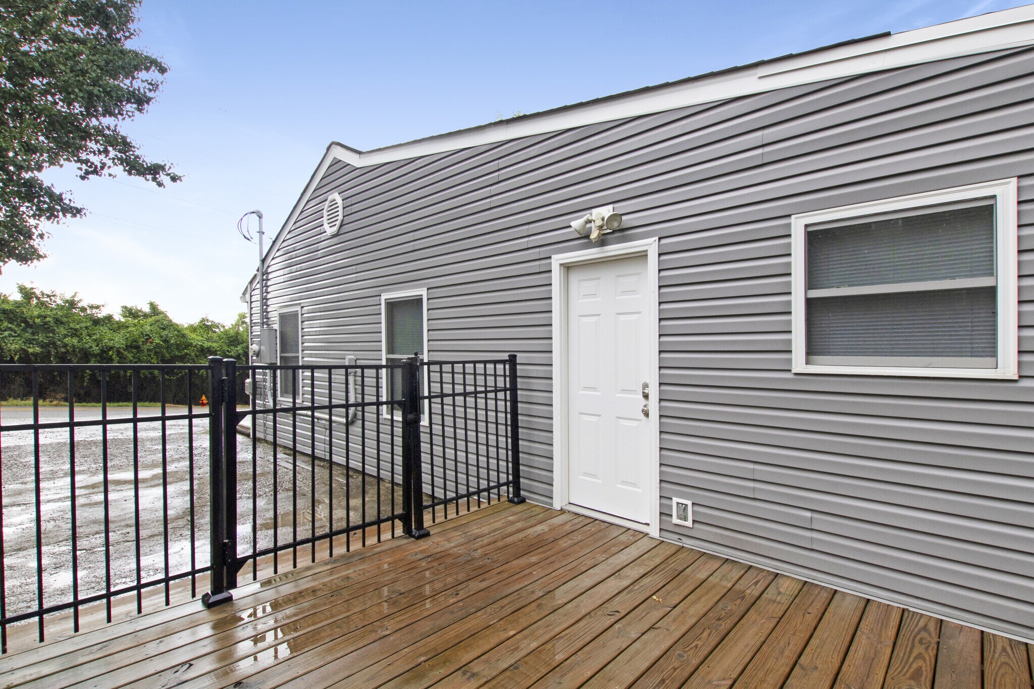 Building Photo - 666 Annex Ave