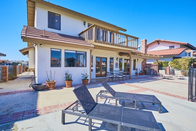 Building Photo - Spacious 3-Bedroom Lake House in Victorvil...