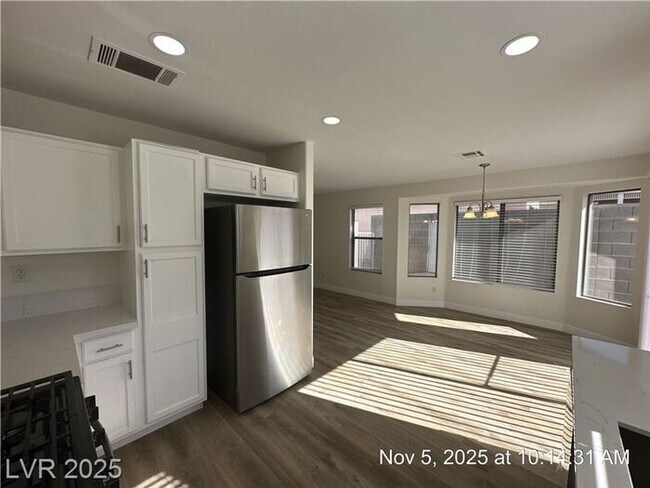 Building Photo - CHARMING SINGLE-STORY HOME IN A QUIET CUL-...