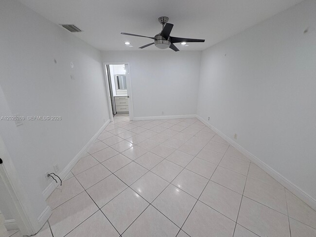 Building Photo - 3987 Carambola Cir N