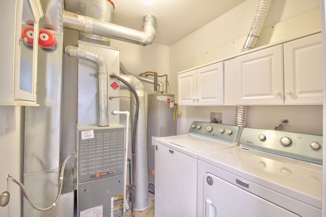 Building Photo - 2259 Beresford Dr