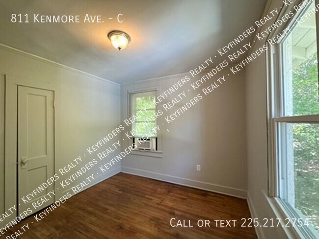 Building Photo - 811 Kenmore Ave