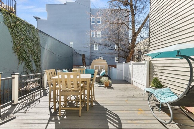 Building Photo - 603 1st St