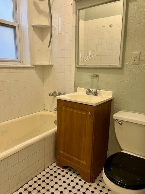 Building Photo - 5-7 KELLY Pky