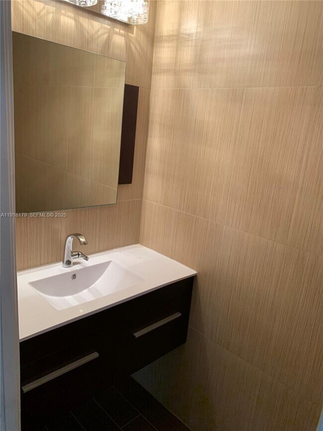 Building Photo - 804 Verona Lake Dr