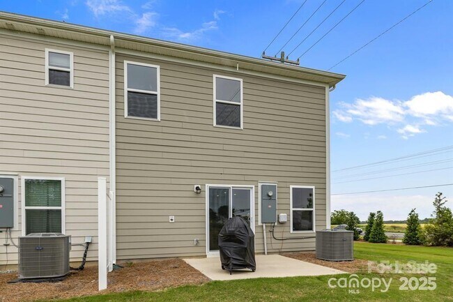 Building Photo - 5207 Maynard Hl Dr