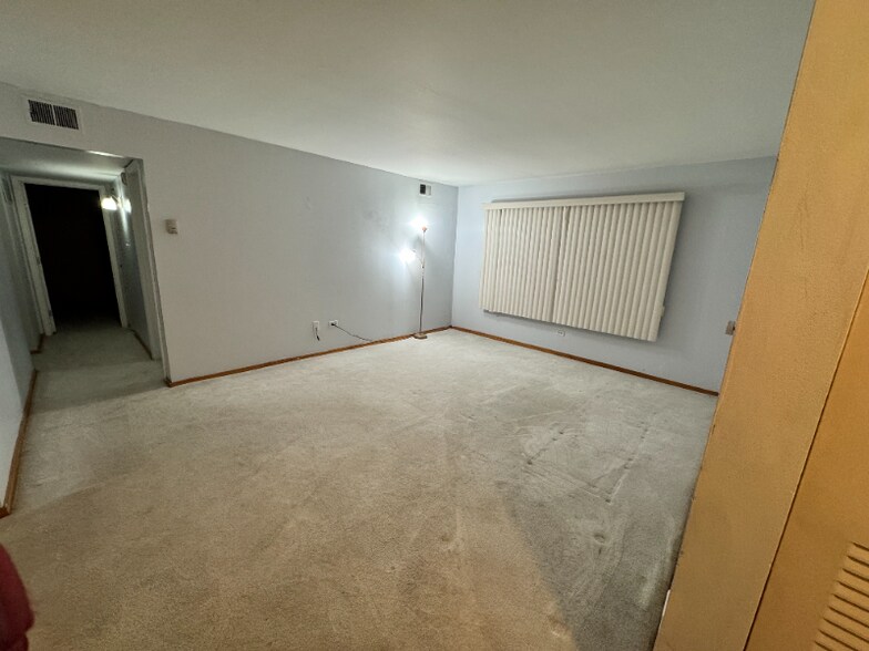 Building Photo - 6139 Knoll Wood Rd