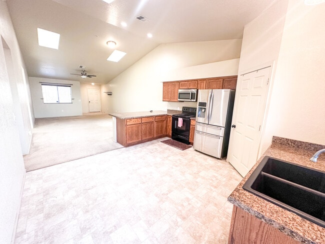 Building Photo - 3183 S Ragen Dr