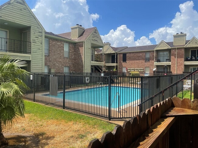 Building Photo - 18800 Egret Bay Blvd