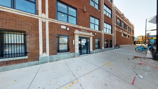 Primary Photo - 1745 W Touhy Ave