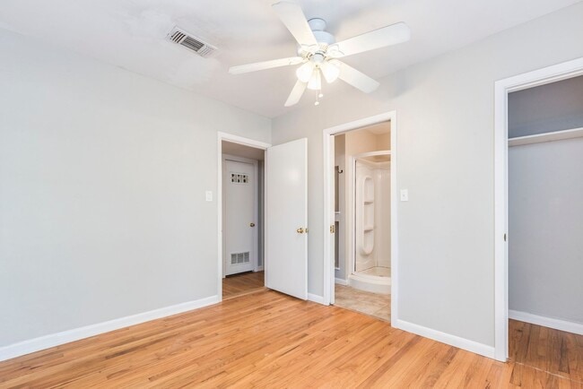 Building Photo - 3302 Hemlock-