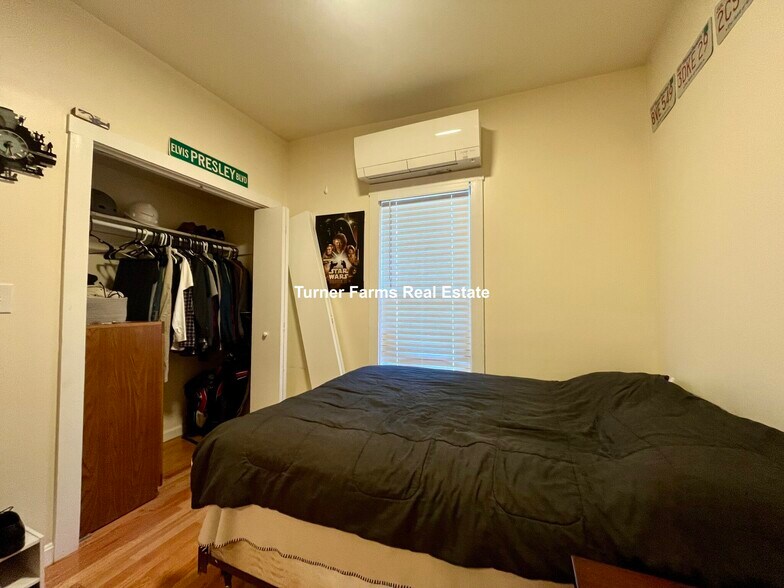 Building Photo - 525 E 3rd St