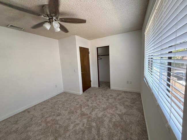 Building Photo - 717 Franklin Ln