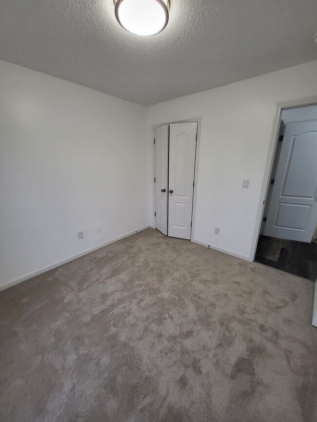 Building Photo - BEAUTIFUL Ranch Home