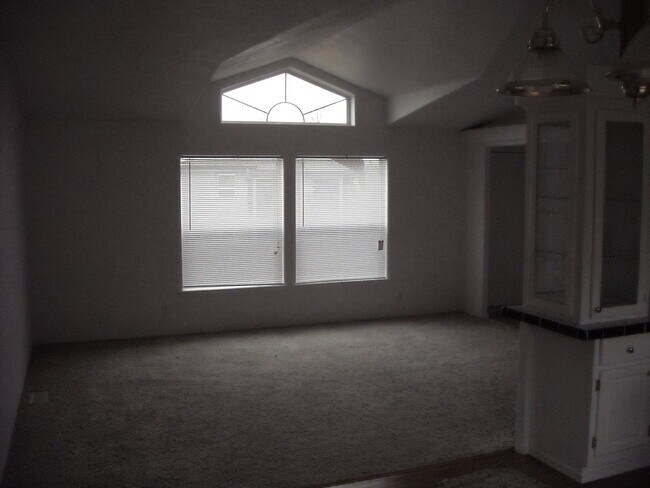 Building Photo - 33139 Fuchsia Ln