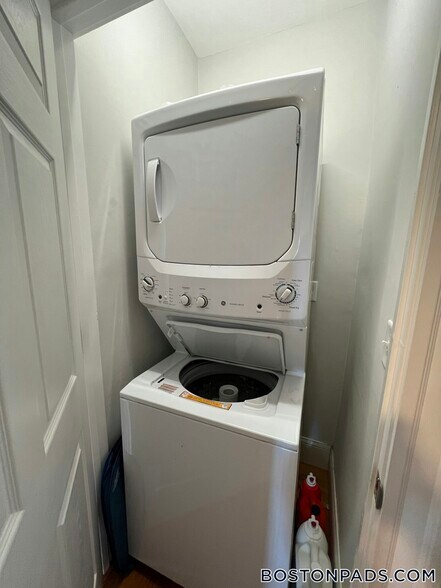 Building Photo - 305 Highland Ave