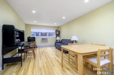 Building Photo - 637 Cove Rd