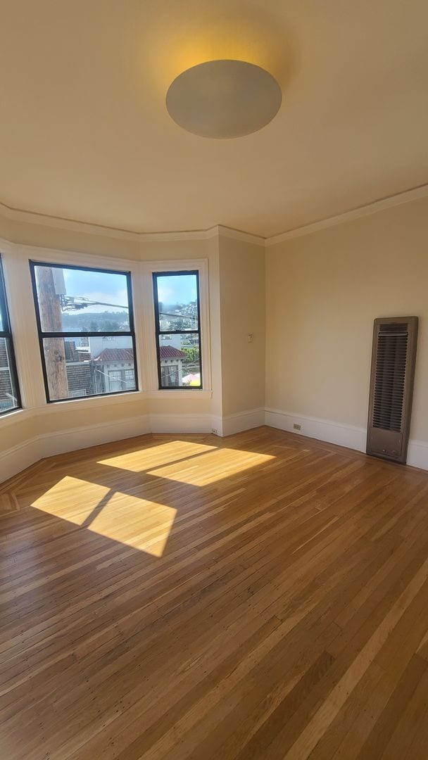 Building Photo - Full of Natural Light & Character Apt in N...
