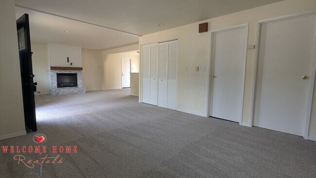 Building Photo - 910 Gregory Way SE