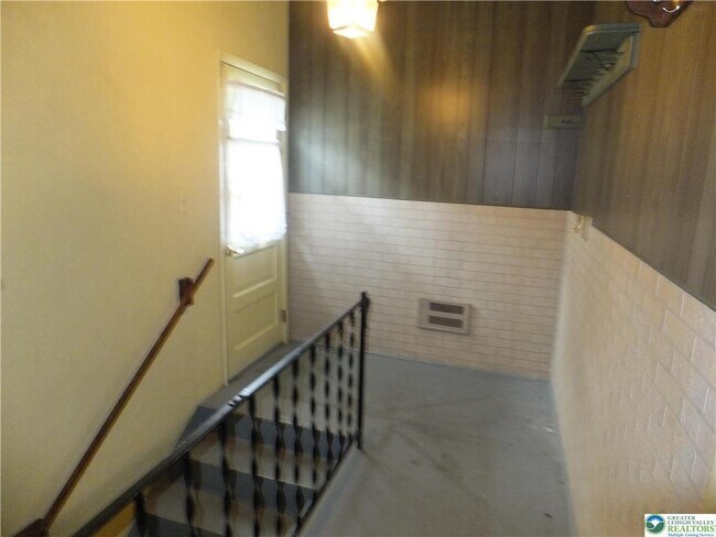 Building Photo - 3021 Rosewood Ct