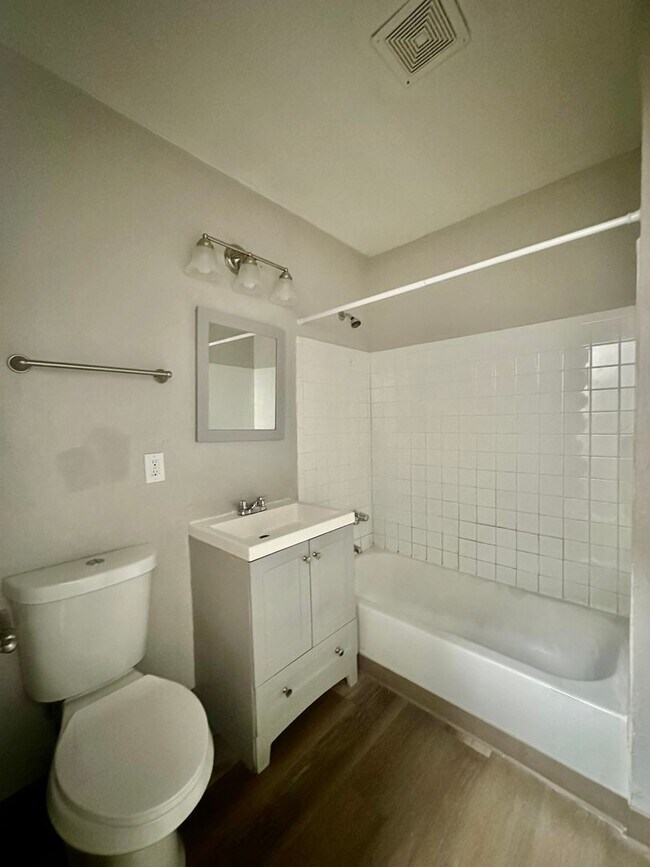 Building Photo - Cute Midtown 3 Bedroom Home For Rent!