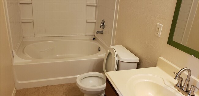 Building Photo - 1119 Desert Oasis Ln