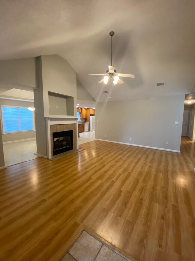Building Photo - 204 Wembley Dr