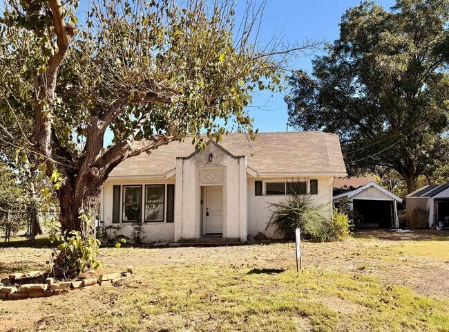 Primary Photo - 2213 Bridwell St