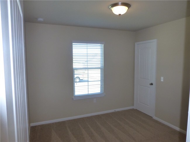 Building Photo - 113 Leona River Trail