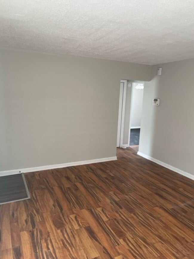 Building Photo - Cozy Two Bedroom! Available Now! Section 8 Welcomed