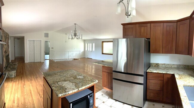 Building Photo - 1844 Mt Zion Dr