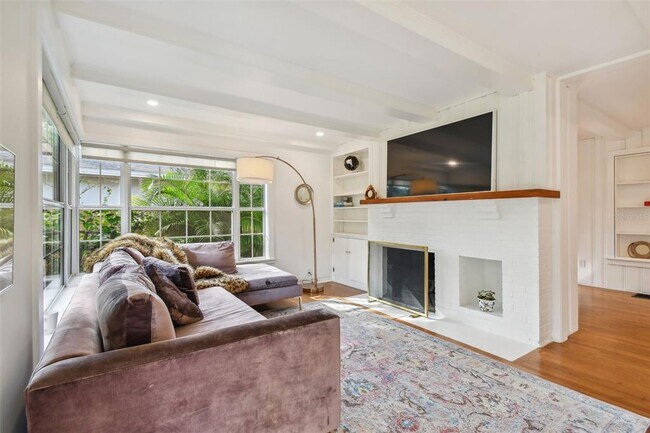 Building Photo - 145 24th Ave SE