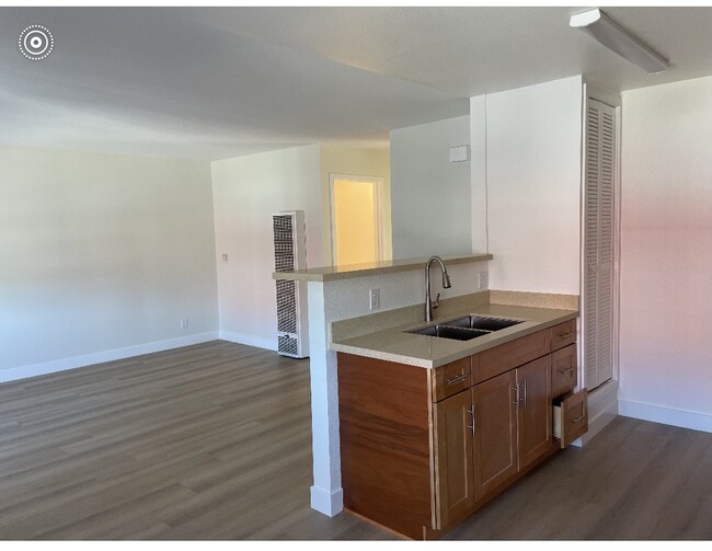Building Photo - 1300 Lilac Ter
