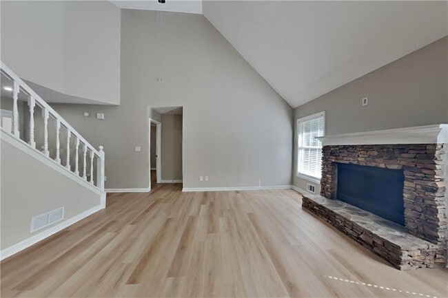 Building Photo - 1075 Crystal Water Dr SE