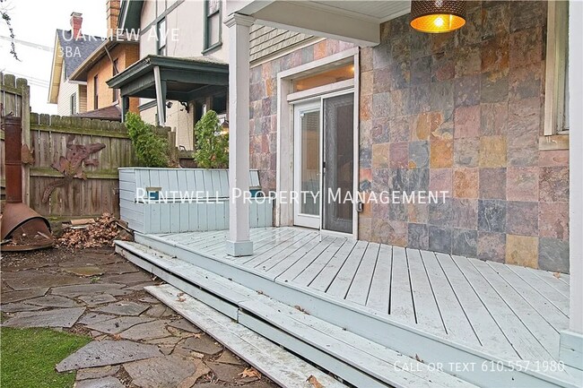 Building Photo - 108 Oakview Ave