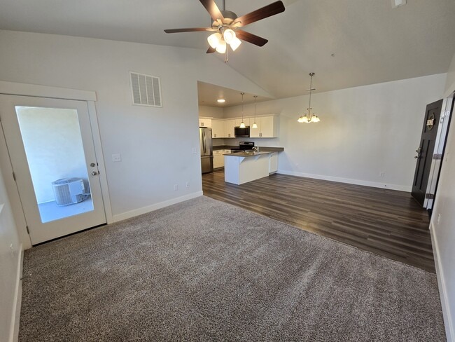 Building Photo - 1985 N 3330 W