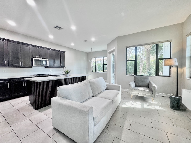 Building Photo - 1423 SW 115th Ave