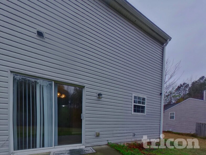 Building Photo - 693 Grandview Cir