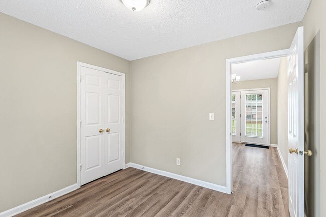 Building Photo - Welcome to this charming 4 bedroom, 2 bathroom home located in Greensboro, NC.