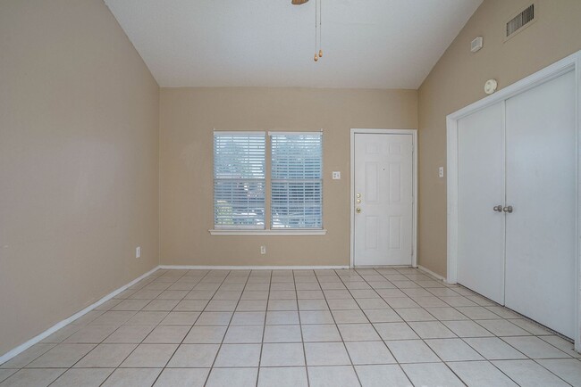 Building Photo - Charming 3-1-1 in S Dallas