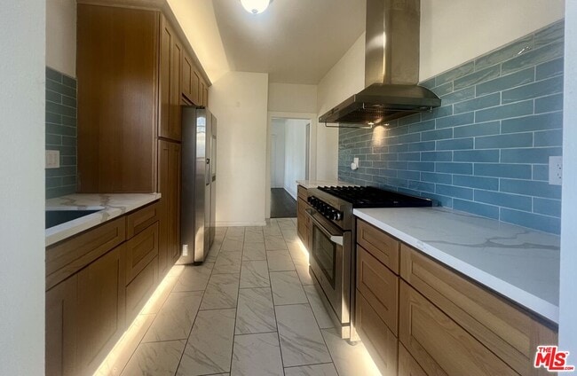 Building Photo - 456 S Wilton Pl