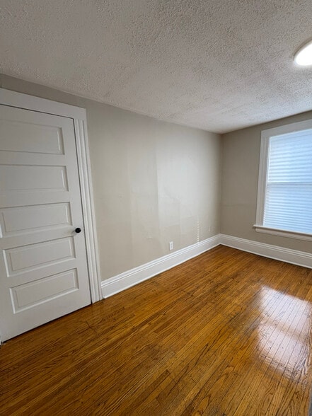 Building Photo - 146 Roycroft Dr