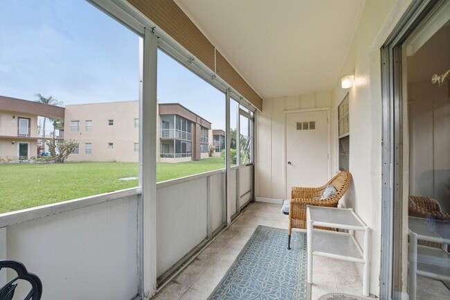 Building Photo - 441 Burgundy N