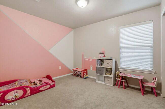 Building Photo - 14383 High Rock Dr