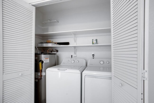 Building Photo - 2/2