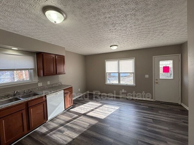 Building Photo - 525 Harrison Ave