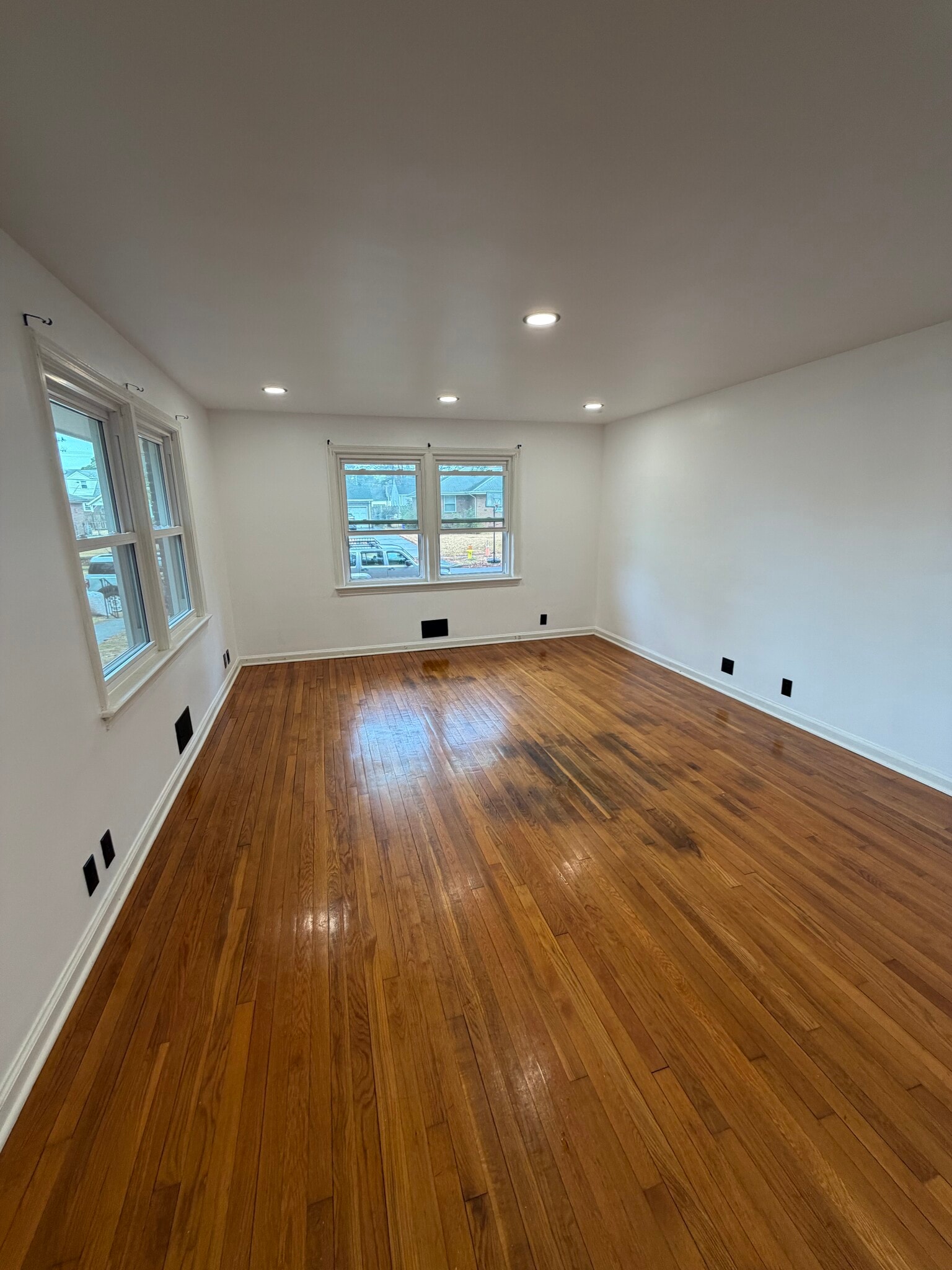 Building Photo - 161 Blades St