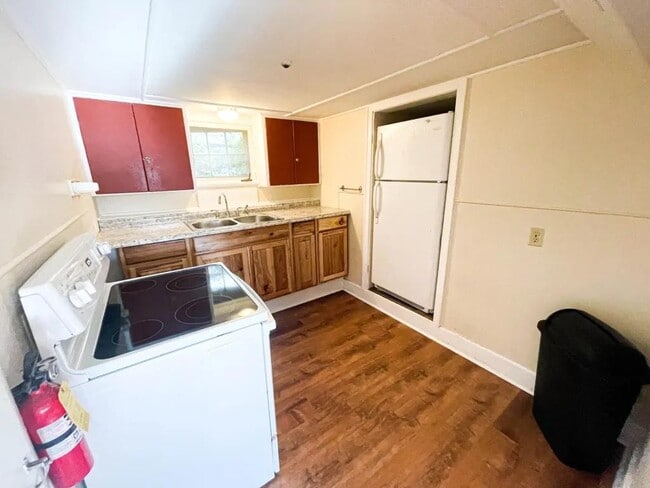 Building Photo - 705 E Seneca St