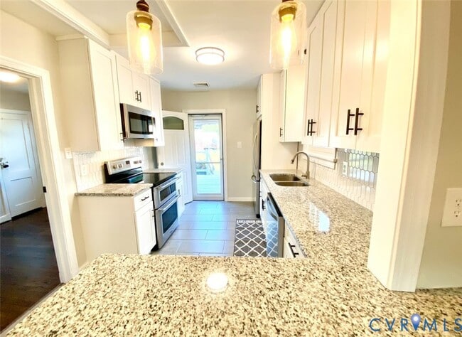 Building Photo - 26 Eastlake Dr