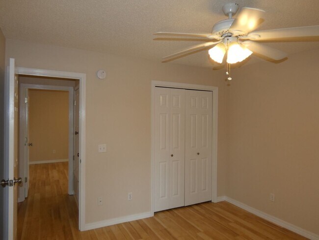 Building Photo - 3 Bedroom Home Near NAS Pensacola